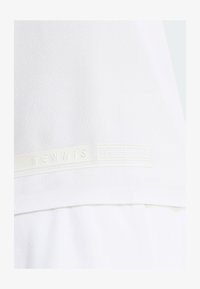 Επιλέχθηκε, white