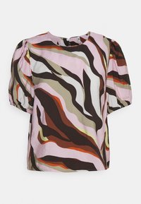 Blusa multicolor com decote redondo e mangas curtas com volume. Apresenta padrões ondulados em tons de rosa, castanho, bege e laranja. Tecido leve.
