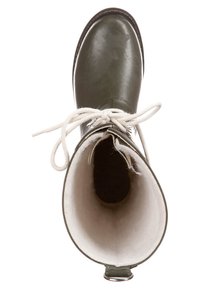 Botte en caoutchouc verte avec des lacets blancs, bout rond, extérieur lisse et doublure intérieure pelucheuse. Dispose d'une languette de talon circulaire pour un enfilage facile.
