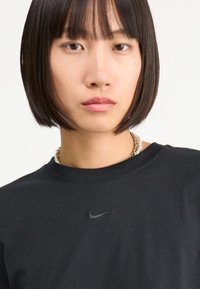 Nike Sportswear Camiseta básica - black