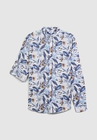 Camicia floreale con foglie e fiori blu e marroni, sfondo chiaro, maniche lunghe e colletto con bottoni.