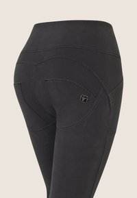 Freddy VITA ALTA LUNGHEZZA 7/8 EFFETTO VISSUTO - Pantalones - nero