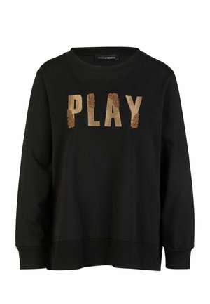 Schwarzer Langarm-Sweatshirt mit Rundhalsausschnitt und strukturierten braunen Buchstaben, die vorne "PLAY" buchstabieren.
