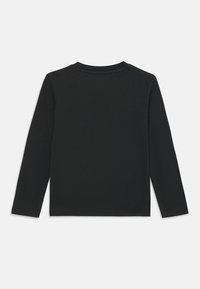 Schwarzes Langarmshirt aus weichem Baumwollmaterial, mit Rundhalsausschnitt, geradem Saum und ohne sichtbare Muster oder Logos auf der Rückseite.