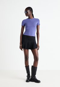 Weekday SLIM FITTED - Tricou basic - purple