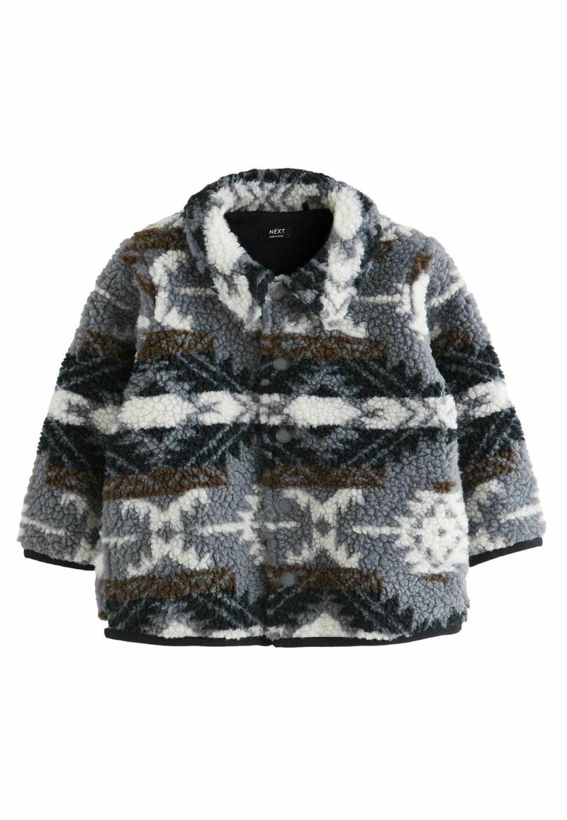 Veste en polaire grise et blanche à motifs avec des tons terre, fermeture à boutons presse, et bordures noires, présentant un col et des manches courtes.