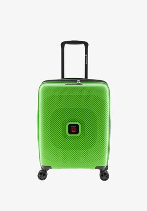 Helles grünes Hartschalenkoffer mit diagonalen Strukturstreifen, schwarzem ausziehbarem Griff, vier schwarzen Rollen und zentrierter Logoplatte.