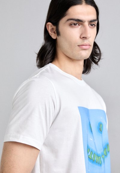 PS Paul Smith MENS BLOW HAPPY - T-shirt imprimé - whites