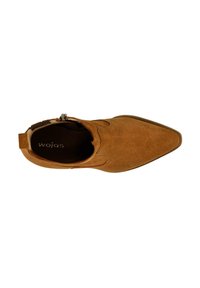 Tanowe zamszowe botki za kostkę z ostro zakończonym noskiem, elastycznymi bokami i zapięciem z tyłu. Wnętrze z logo; gładka tekstura z minimalnymi akcentami.