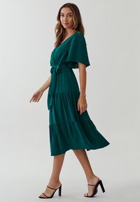 TUSSAH LOUISA MIDI  - Denní šaty - emerald