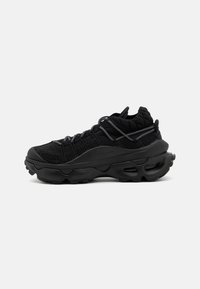 Nike Sportswear AIR MAX FLYKNIT VENTURE - Sportcipő - black/metallic silver