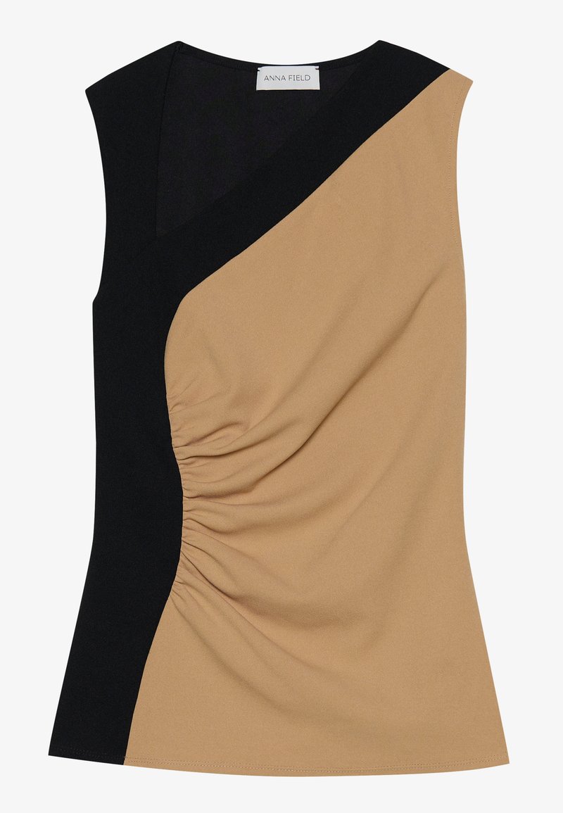Top senza maniche caratterizzato da un blocco di colore nero e beige con dettaglio arricciato sul lato, realizzato in un tessuto liscio e elastico.