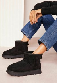 Friends Like These REGULAR FIT - Ziemas zābaki - black