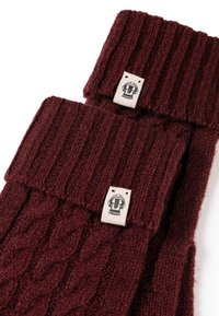 Burgunderfarbene gestrickte Handschuhe mit geripptem Textur, umklappbaren Bündchen und einem cremefarbenen Etikett mit einem Designakzent.