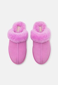UGG SCUFFETTE II - Chinelos - wildflower