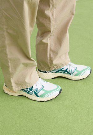 GEL-TERRAIN UNISEX - Sneaker low - white/rainy lake