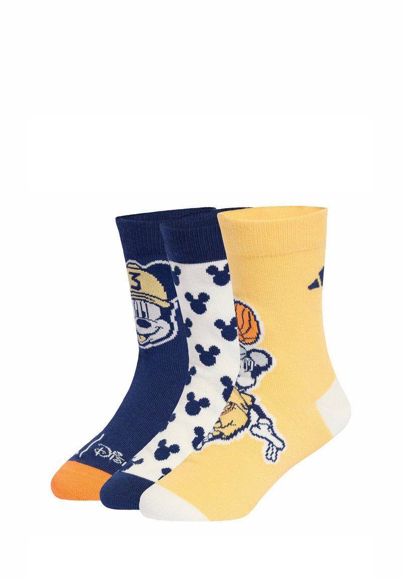 Tri páry ponožiek: tmavomodré s kresleným psom, biele s čiernymi ušami Mickey Mouse a žlté s dizajnom basketbalistu.