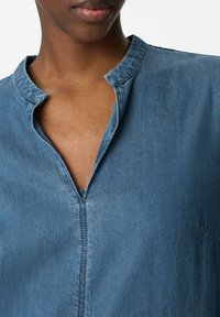 comma ELASTISCHES MIT PUFFÄRMELN - Jeanskleid - blau