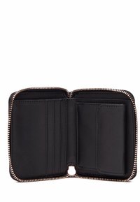 Portafoglio in pelle nera con zip dorata, dotato di slot per carte e una tasca più grande sul lato sinistro, texture liscia, design compatto.