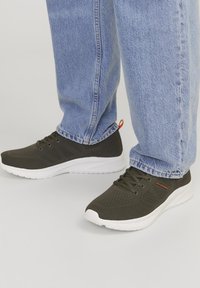 Jack & Jones JFWCROXLEY - Joggesko - olive night detail exuberence