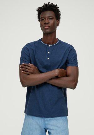 s.Oliver MIT HENLEYAUSSCHNITT - T-shirt basic - tiefblau