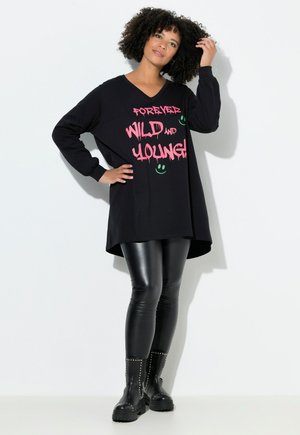 - Bluza