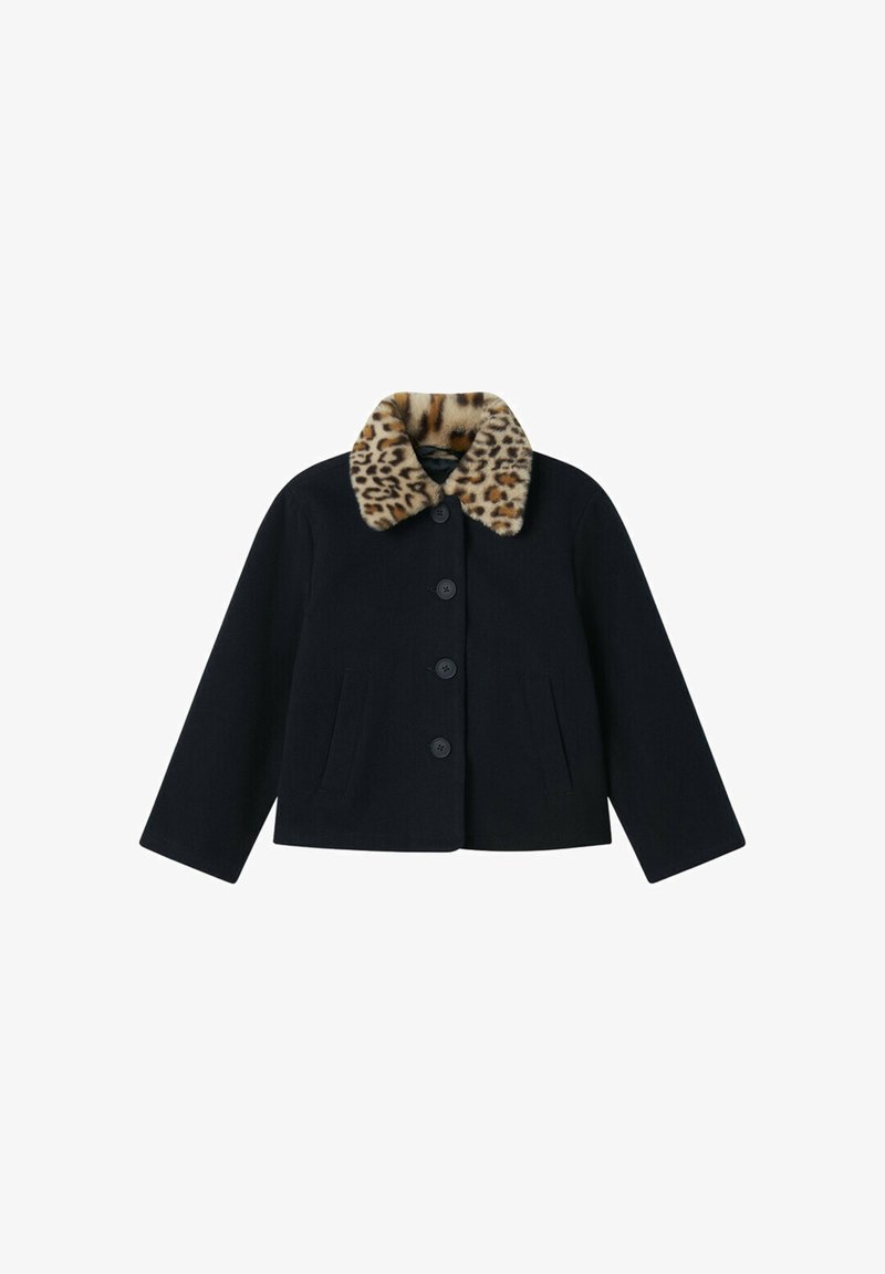 Veste marine avec col en fausse fourrure imprimé léopard, boutonnage sur le devant, deux poches latérales et coupe courte. Texture lisse et coupe décontractée.