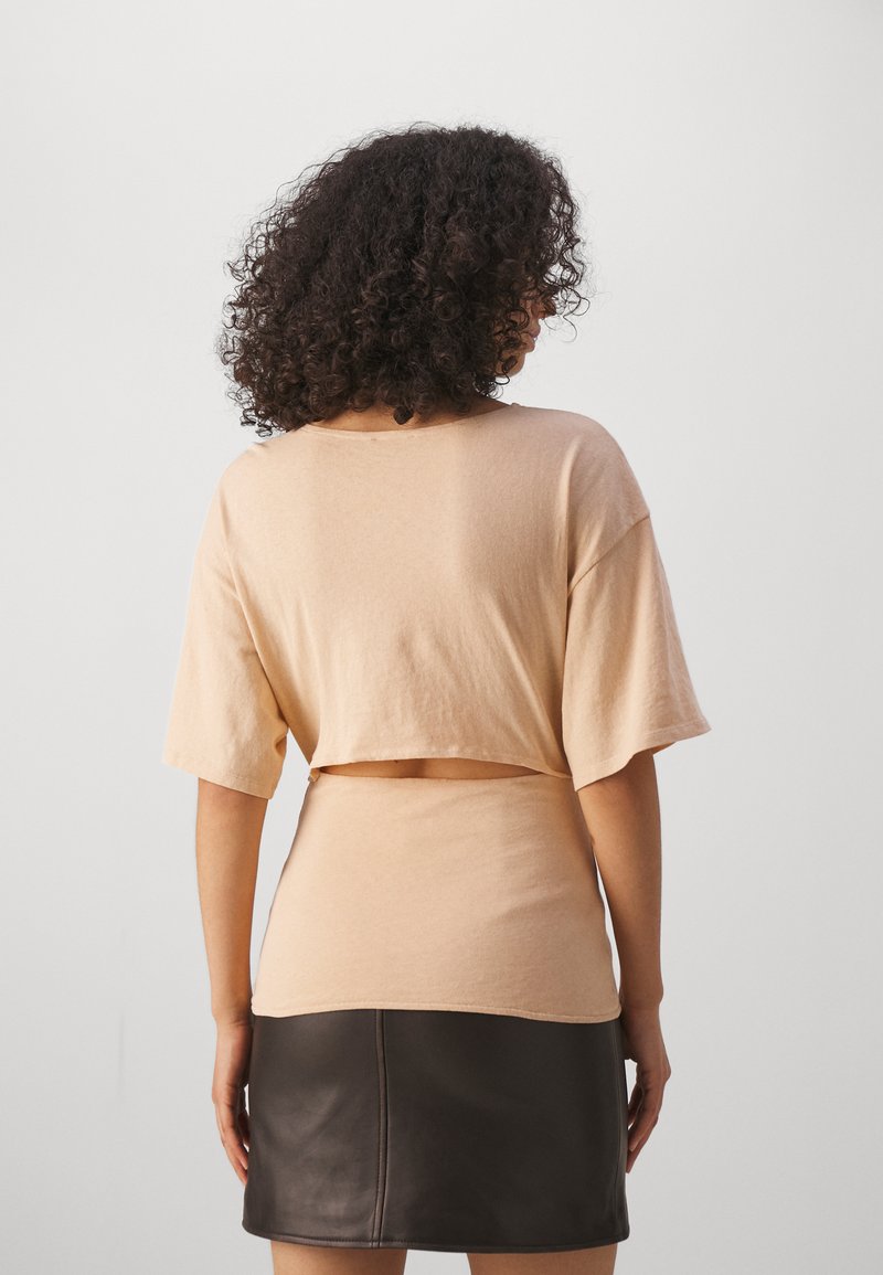 A.W.A.K.E. MODE WITH FRONT BUTTON CLOSURE - T-shirt basique - pastel peach