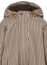 Imperméable rayé avec capuche, présentant des rayures verticales marron et crème, une fermeture à bouton-pression, et une doublure douce et texturée. Deux poches avant.