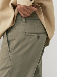 Jack & Jones JPSTMARCO JJFURY ANA - Chino hlače - aloe