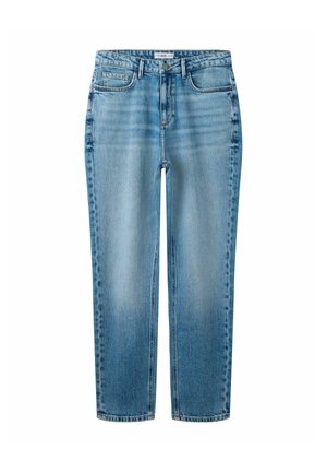 Jean denim bleu clair à jambes droites avec poches avant, passants de ceinture et fermeture à bouton, présenté sur un fond blanc.