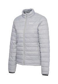 Hellgraue gesteppte Daunenjacke mit durchgehendem Reißverschluss, Stehkragen, elastischen Bündchen und „hummel sportwear“-Logo auf der Brust.