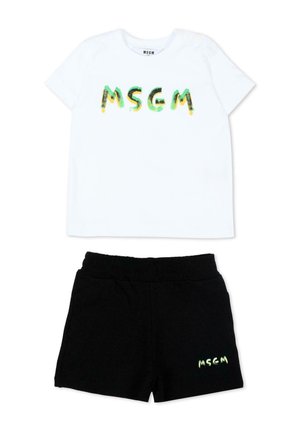 Set composto da T-shirt bianca a maniche corte e pantaloncini neri, entrambi con stampa colorata del logo "MSGM" in verde e giallo sul davanti.