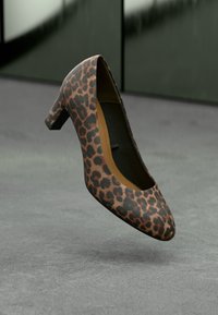 Unselected, light brown/black