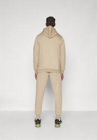 Puma LOGO - Pantalones deportivos - oak branch