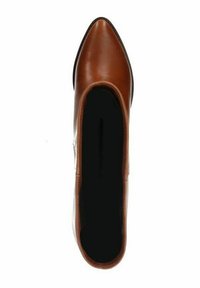 Chaussure en cuir marron à bout pointu avec une finition lisse, design à dessus ouvert et intérieur noir. Pas de matériel ou d'accents visibles.