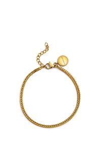 Kultaketjua sisältävä kultasävyinen rannekoru, jossa on punottu ketjusuunnittelu, varustettuna rapuklipsillä ja pyöreällä riipuksella, jossa on teksturoitu reuna.