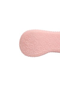 Suela de goma rosada clara con un patrón de estrellas que incluye pequeñas estrellas y un diseño de estrella central. Superficie texturizada con puntos elevados para mayor agarre.