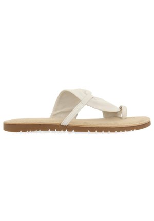 Sandalia de tela blanca con diseño entrecruzado, plantillas de gamuza suave y suela de goma texturizada. Ligera y de perfil plano.