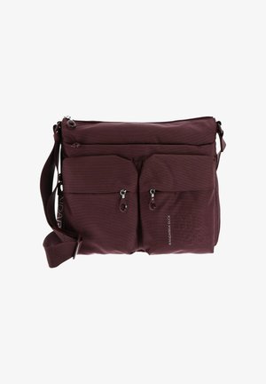 Sac bandoulière bordeaux avec une sangle ajustable, quatre compartiments zippés et une texture à pois subtils.
