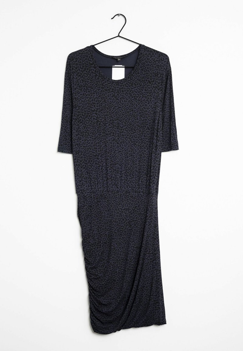 Robe gris foncé avec imprimé léopard noir, manches mi-longues, détail froncé sur un côté, suspendue sur un cintre noir sur fond blanc.