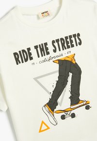 Koton - T-shirt z nadrukiem