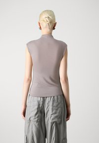 Gina Tricot Jednoduché tričko - grey