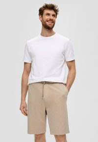 s.Oliver BERMUDA - Pantalon de survêtement - beige