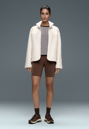 OYSHO, COMFORTLUX HIGH-RISE 20CM BIKER LEGGINGS 30586226 - Short - brown