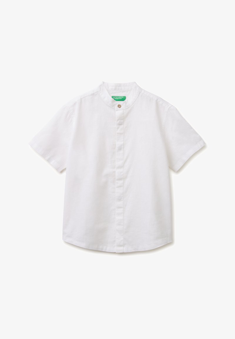 Chemise blanche à manches courtes avec col mandarin, bouton unique en haut et patte de boutonnage cachée de United Colors of Benetton.