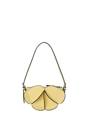 Sac à main jaune avec rabats en forme de pétales, bordure noire et une seule bandoulière.
