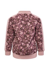 Veste bomber florale dans des teintes de violet et de rose, avec un dos texturé présentant différents motifs floraux et des poignets côtelés assortis.