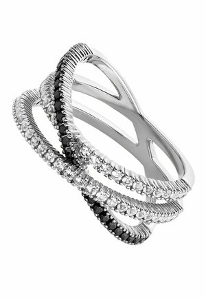 Anillo de plata con bandas entrecruzadas, adornado con filas alternas de pequeñas piedras negras y transparentes.