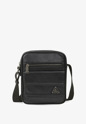 Bolso bandolera de piel negra con correa ajustable, cierre de cremallera, bolsillo frontal, acabado texturizado y acento de logo triangular.